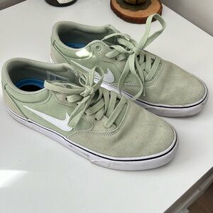 Geeen Nike SB chron2
